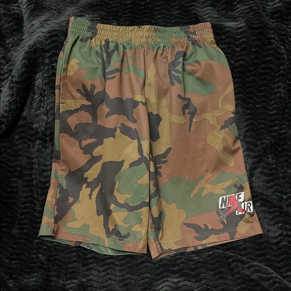 Nike Air Boys Large Camo Mesh Athletic Shorts Green Brown Camouflage 190